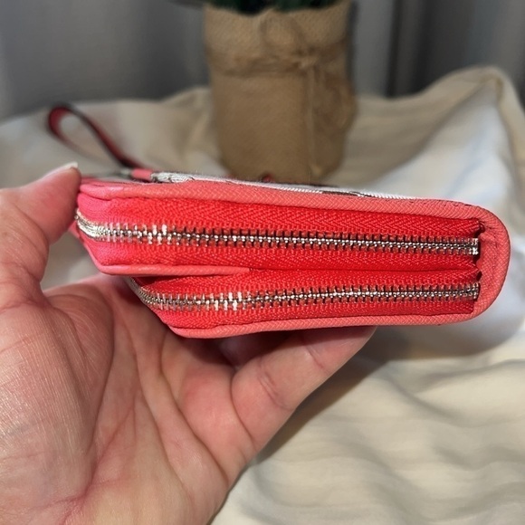 NWOT Coach Signature Leather Long Wallet w/Front Zip Compartment, Coral - Picture 5 of 9